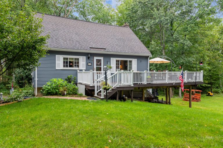 14 Lakeview Ln Northwood NH 03261-5